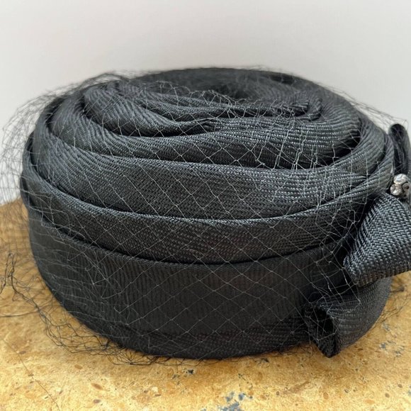 Vintage Women's Black Mesh Veil Pillbox Fascinator Party Cap w/ Bow and Rose Gem - Picture 13 of 13